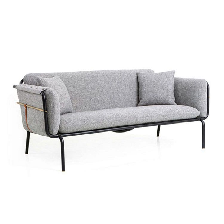 Mẫu 2: Ghế sofa khung sắt với kiểu dáng chân dài cùng nệm bọc vải thô đơn giản