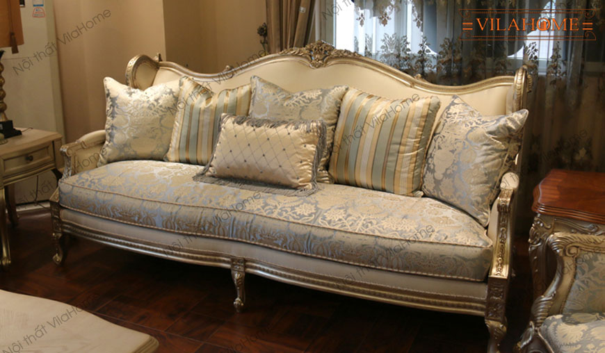 Sofa văng kiểu dáng tân cổ điển phù hợp với nhiều không gian.