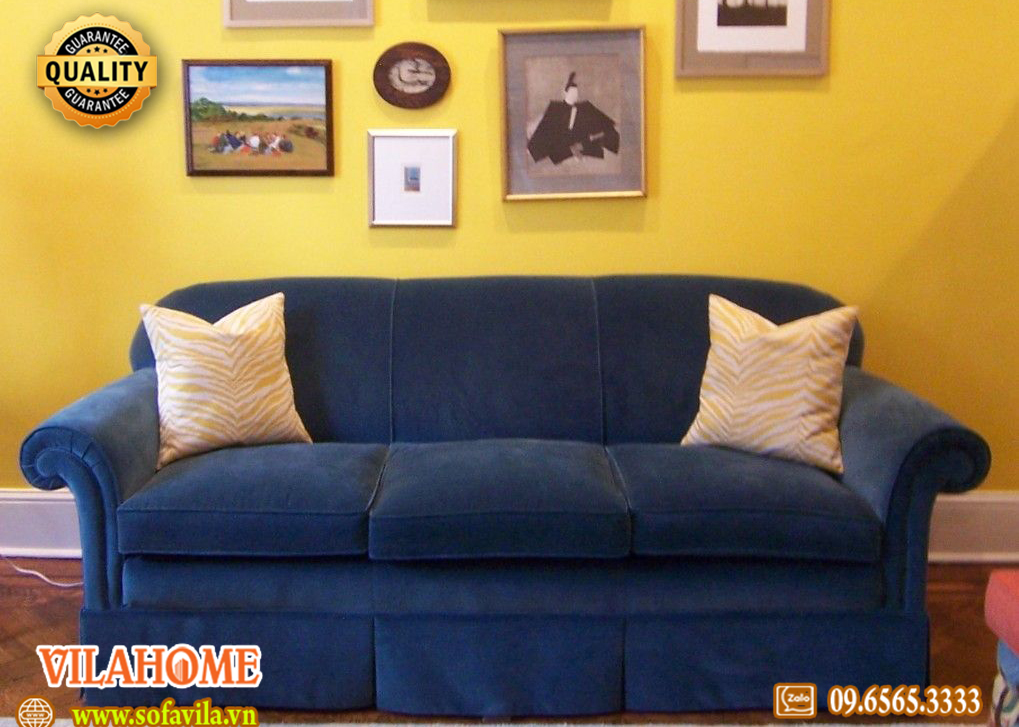 sofa xanh trên nền tông vàng
