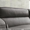 Cận cảnh chất liệu da bọc đẹp bóng mịn của mẫu sofa văng màu đen