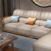 Sofa góc màu sáng tay vịn gỗ tự nhiên