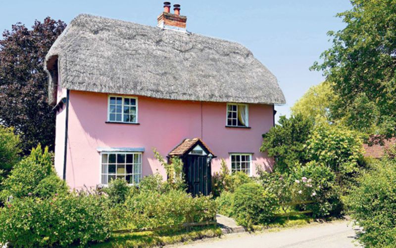 Ảnh ngôi nhà màu hồng tại Anh